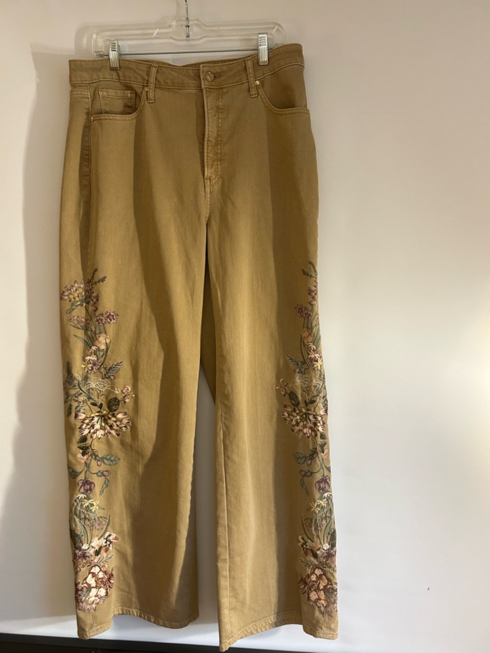 CHICO’S EMBROIDERED HIGH-RISE WIDE LEG JEANS BOHEMIAN FLORAL TAN COLOR SIZE 14R - Picture 3 of 15